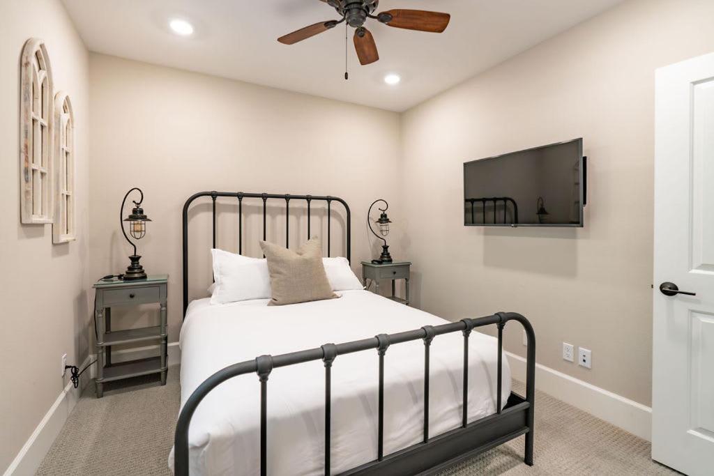 Holiday home Pristine And Luxe, Steps To Mission And Bay!