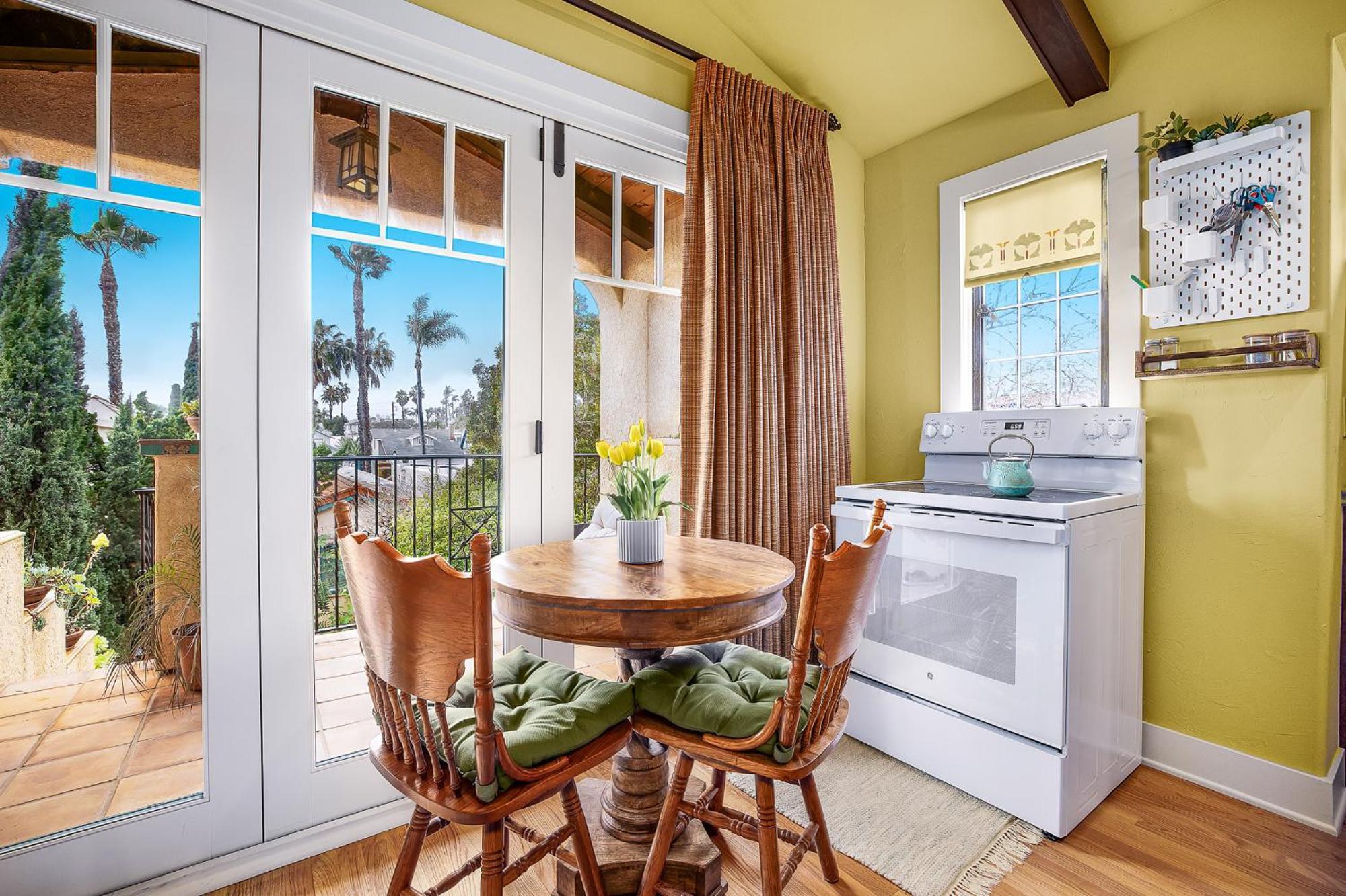 Apartment Spanish Style Cozy *