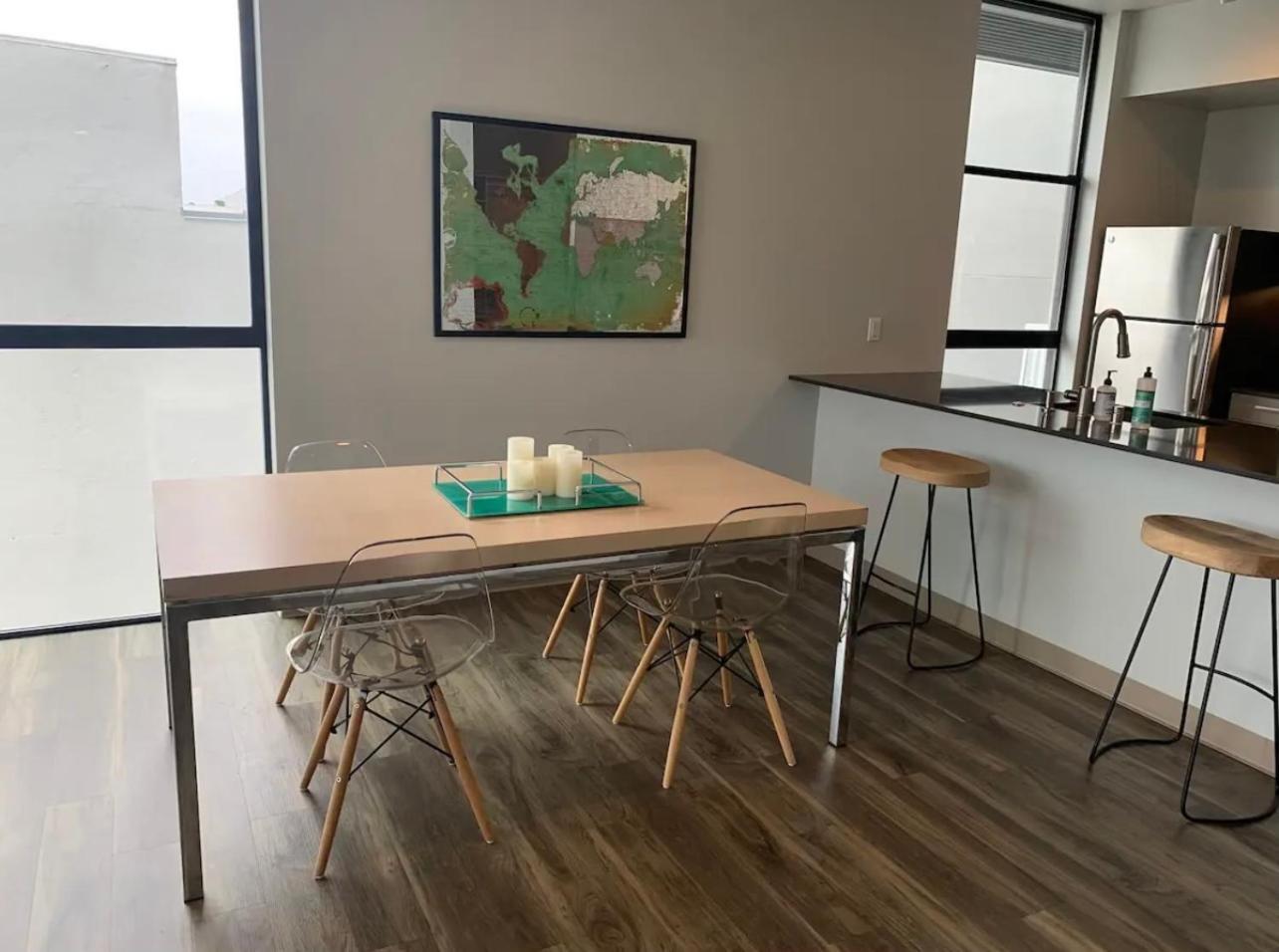 Water & Views 2-bedroom In Little Italy Apartment