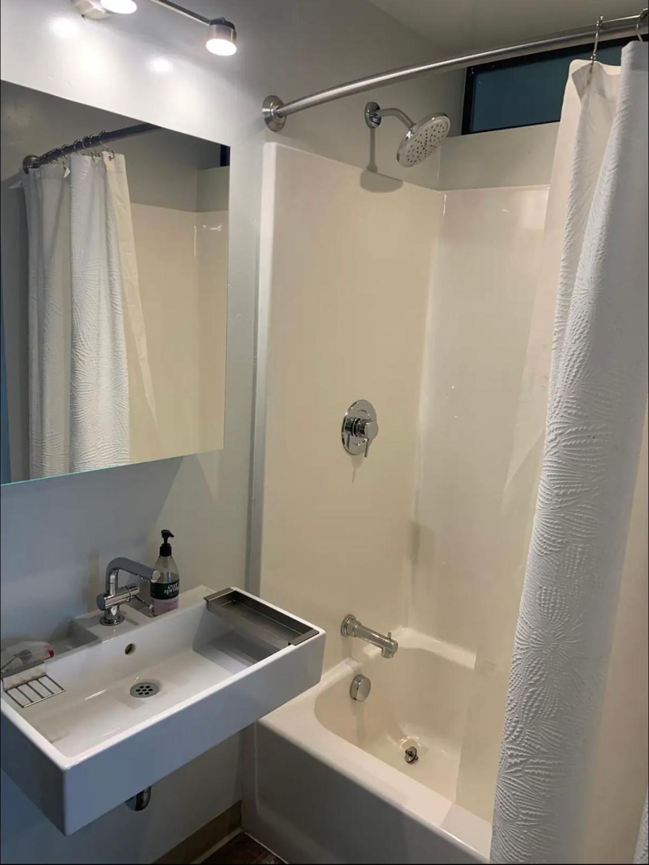Water & Views 2-bedroom In Little Italy * San Diego