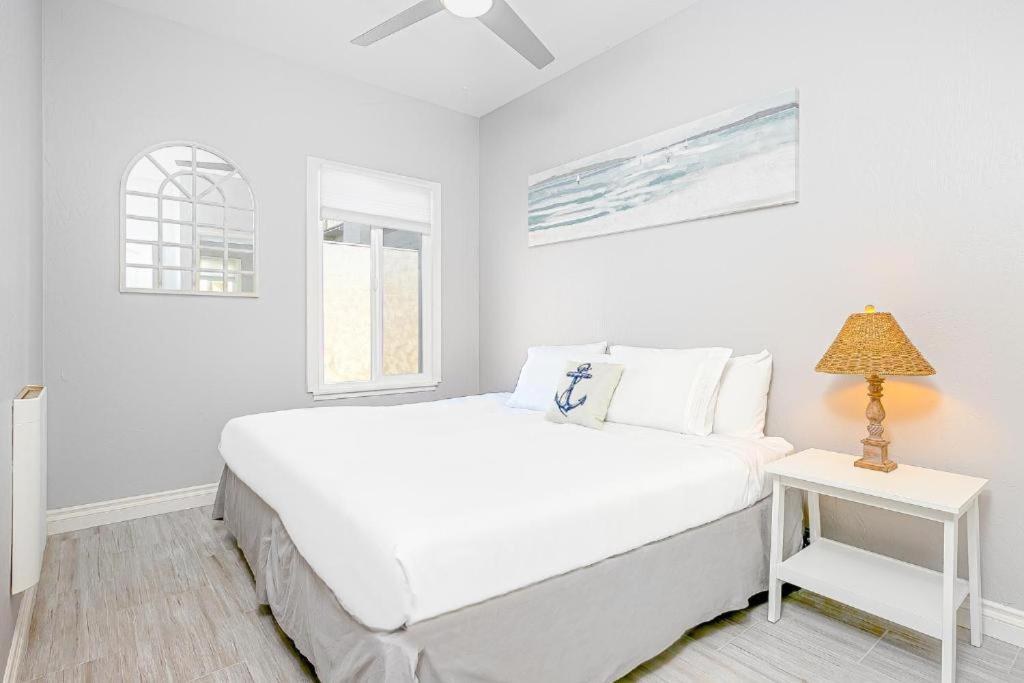 Stunning Ocean Views - Recently Renovated & Warm Sunsets Holiday home San Diego
