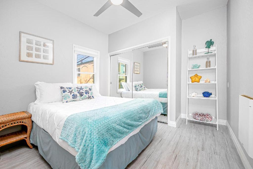 Holiday home Stunning Ocean Views - Recently Renovated & Warm Sunsets