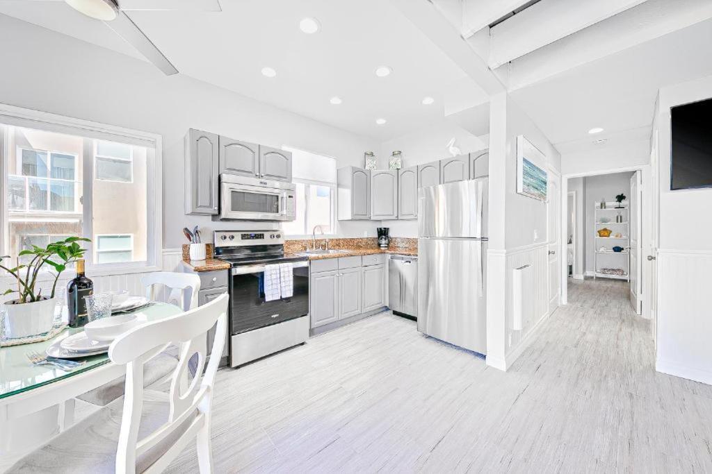 Stunning Ocean Views - Recently Renovated & Warm Sunsets Holiday home San Diego