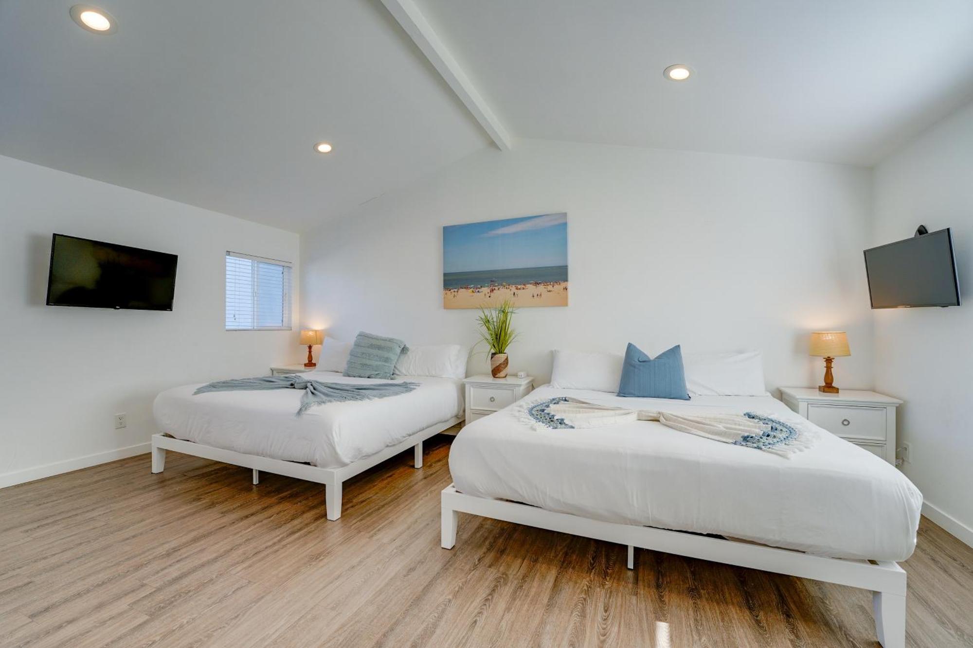 Holiday home Shores Perfection - Spa, Ac, Pet Friendly, Parking, Fire Pit & Massive Private Yard!