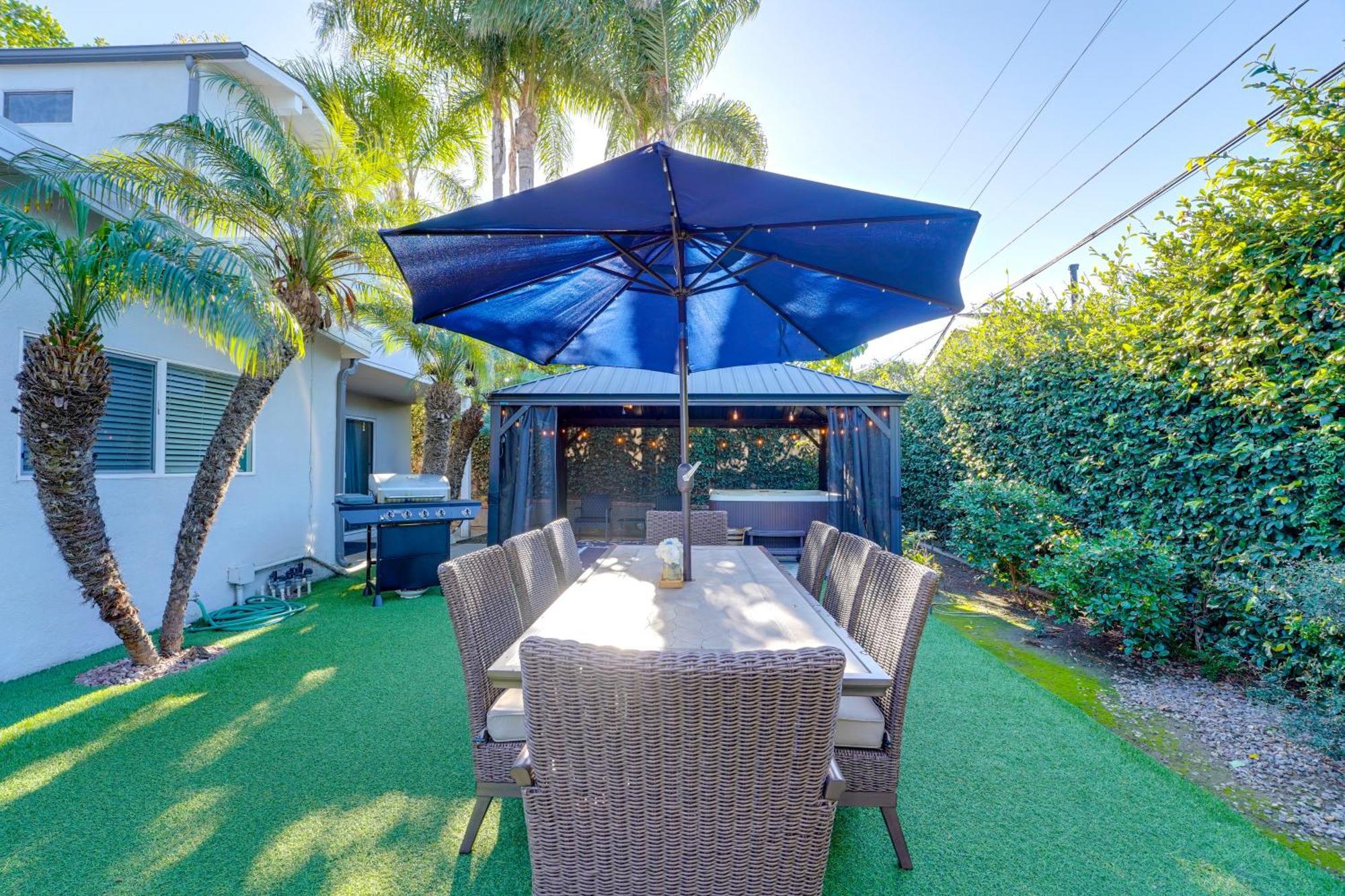 Shores Perfection - Spa, Ac, Pet Friendly, Parking, Fire Pit & Massive Private Yard! *