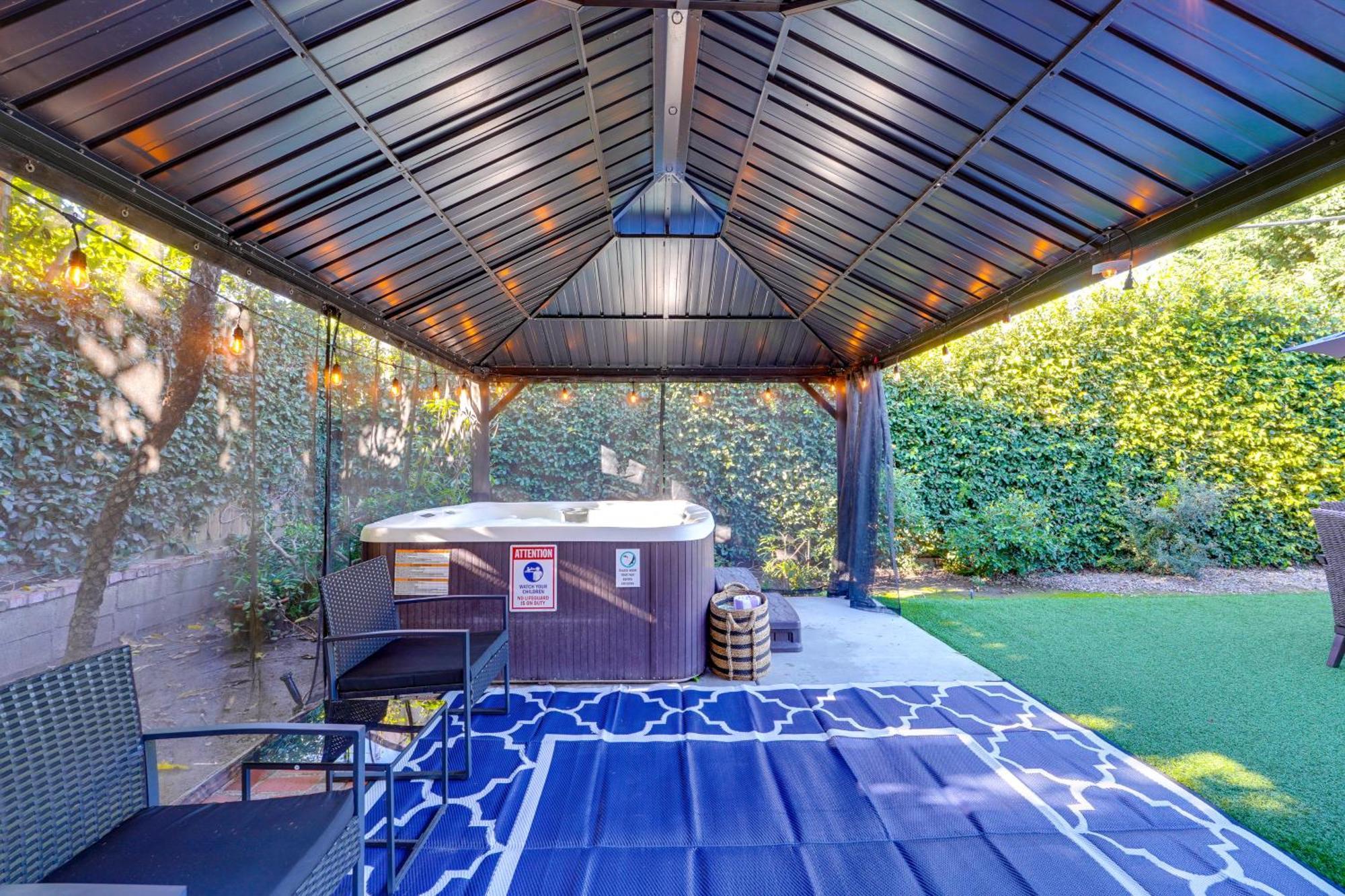 Holiday home Shores Perfection - Spa, Ac, Pet Friendly, Parking, Fire Pit & Massive Private Yard! San Diego