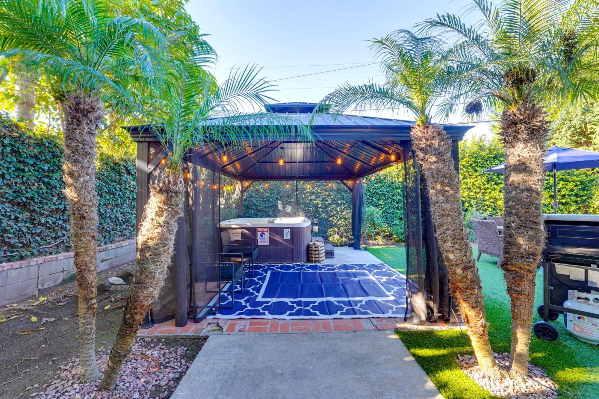 Shores Perfection - Spa, Ac, Pet Friendly, Parking, Fire Pit & Massive Private Yard! *