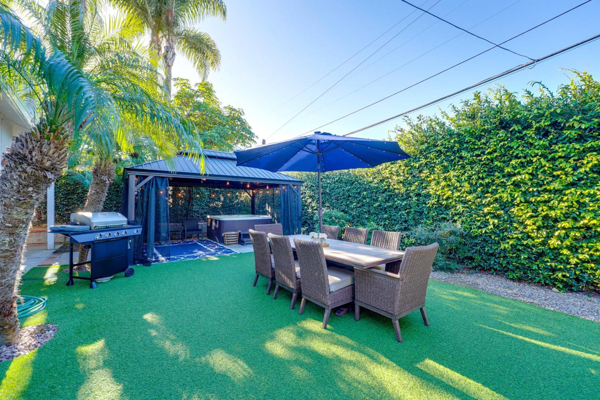 Shores Perfection - Spa, Ac, Pet Friendly, Parking, Fire Pit & Massive Private Yard!