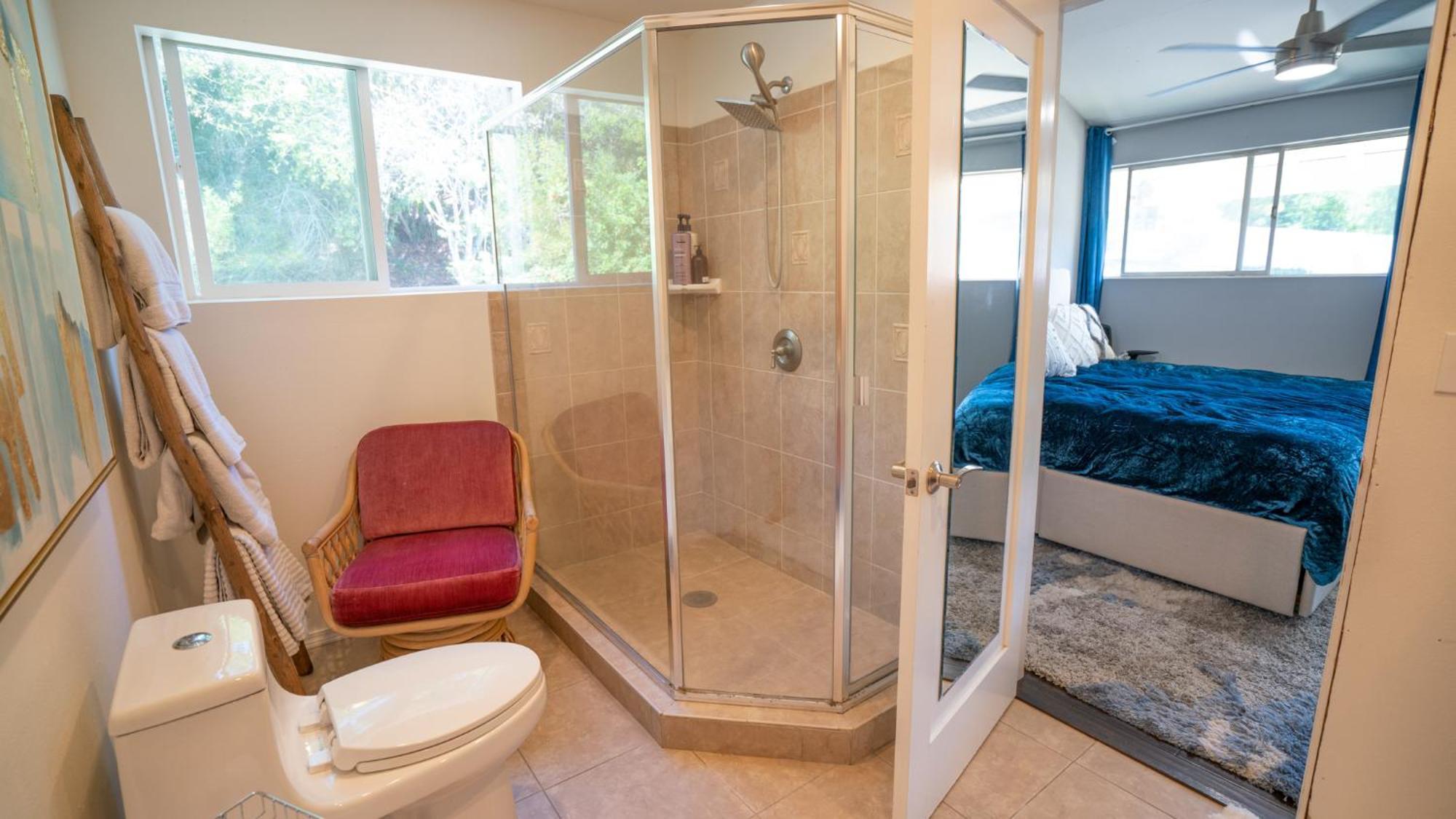 Large House With Jacuzzi, Backyard & Ping Pong * San Diego