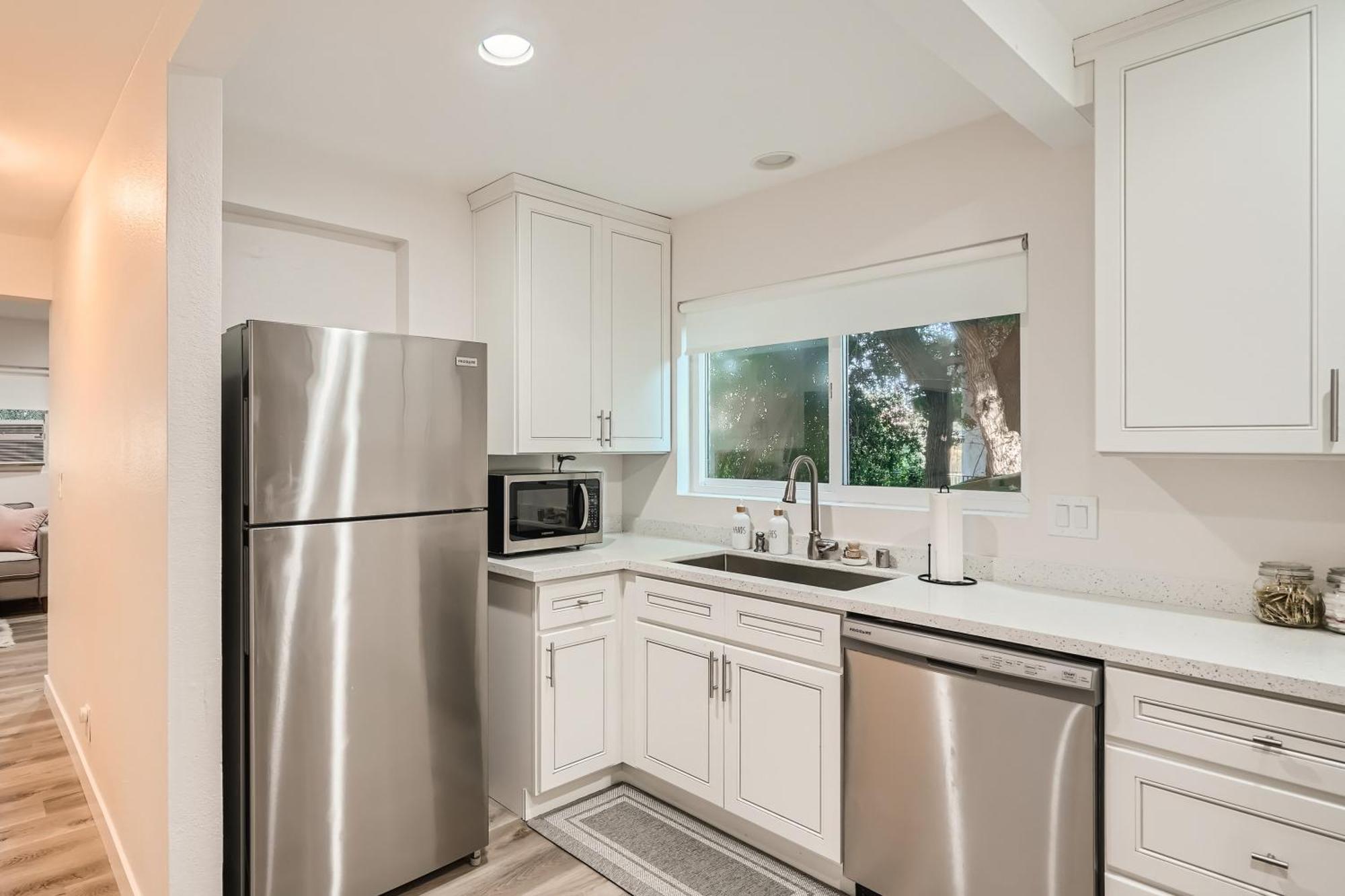 Apartment 2-1 Getaway Near Major Attractions *