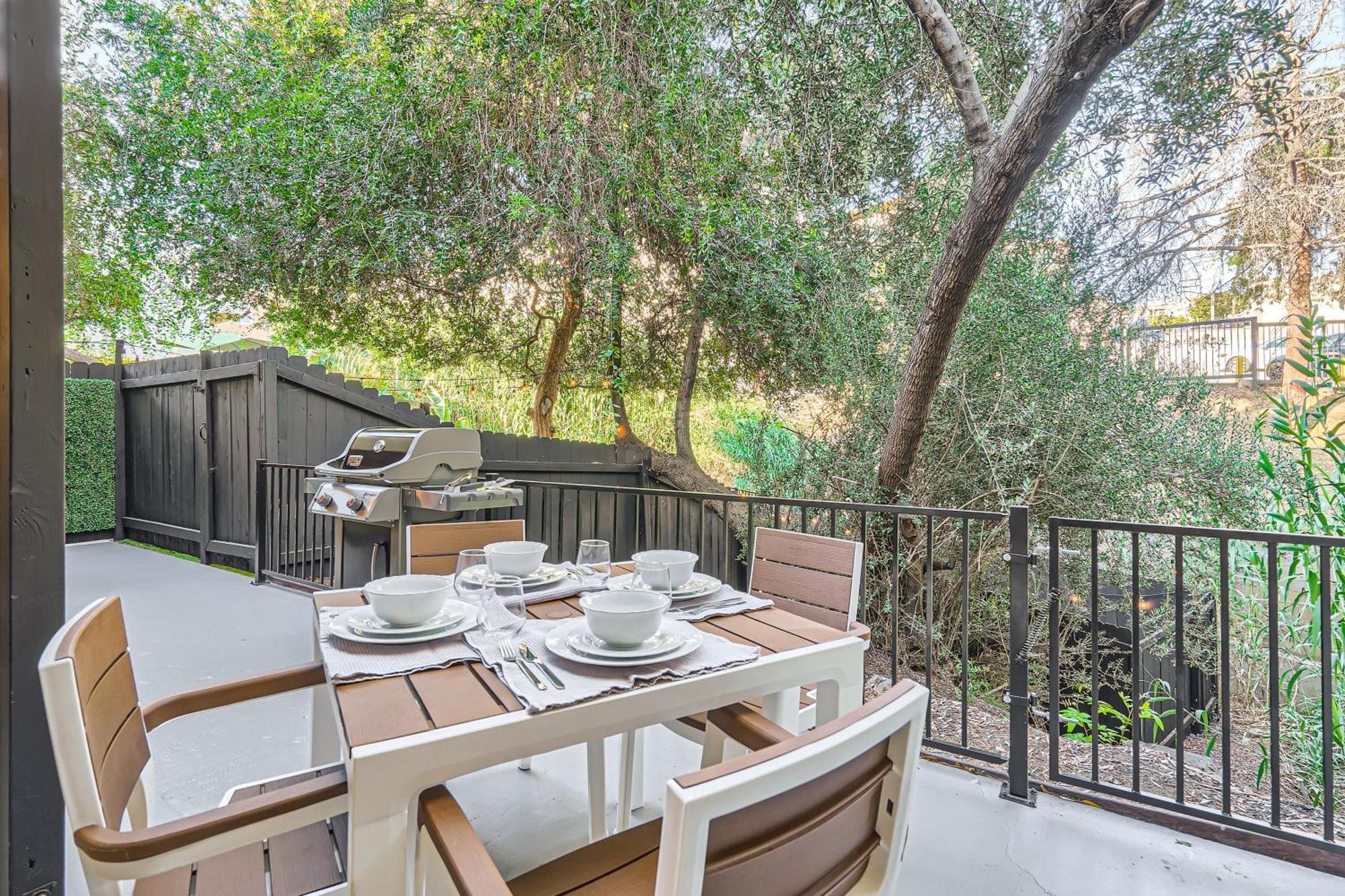 2-1 Getaway Near Major Attractions Apartment
