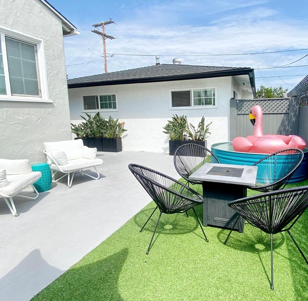 Crown Point W/ Cowboy Pool 2 Blocks To Bay Holiday home