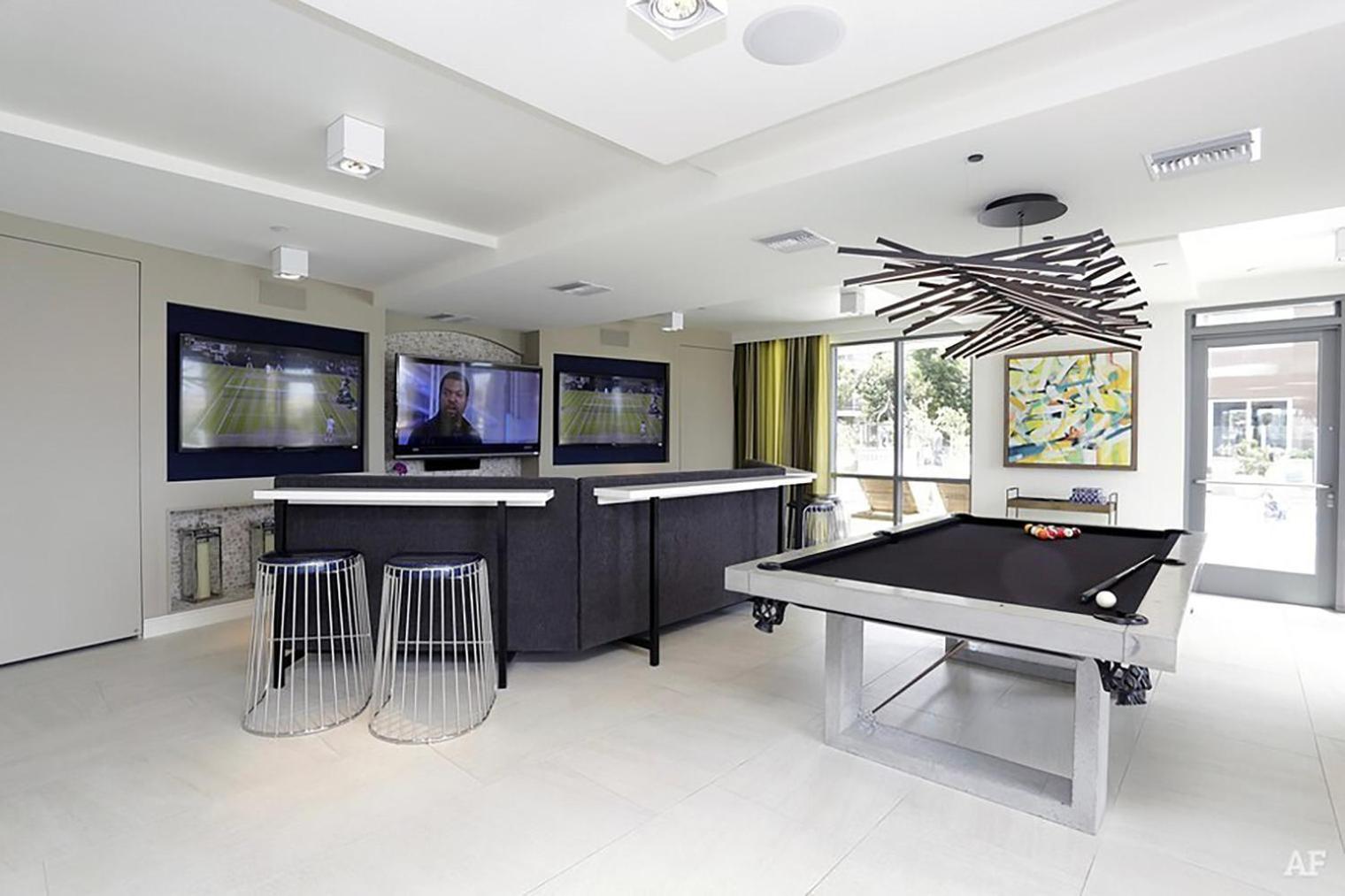 Apartment Little Italy W Gym Pool Nr Light Rail San-6 *