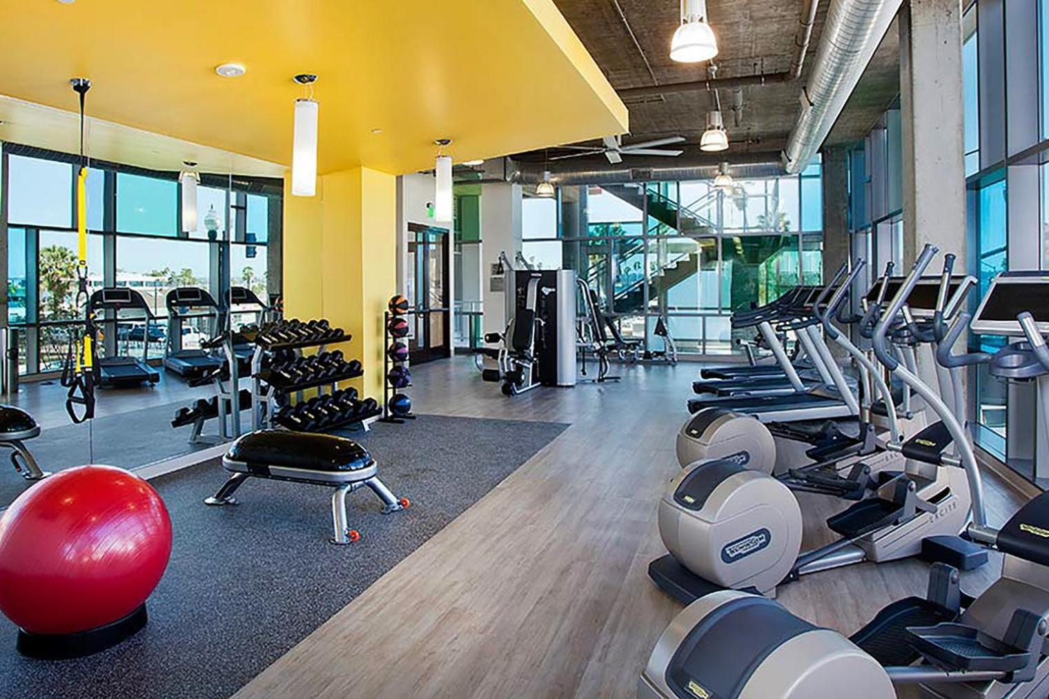 Apartment Little Italy W Gym Pool Nr Light Rail San-6