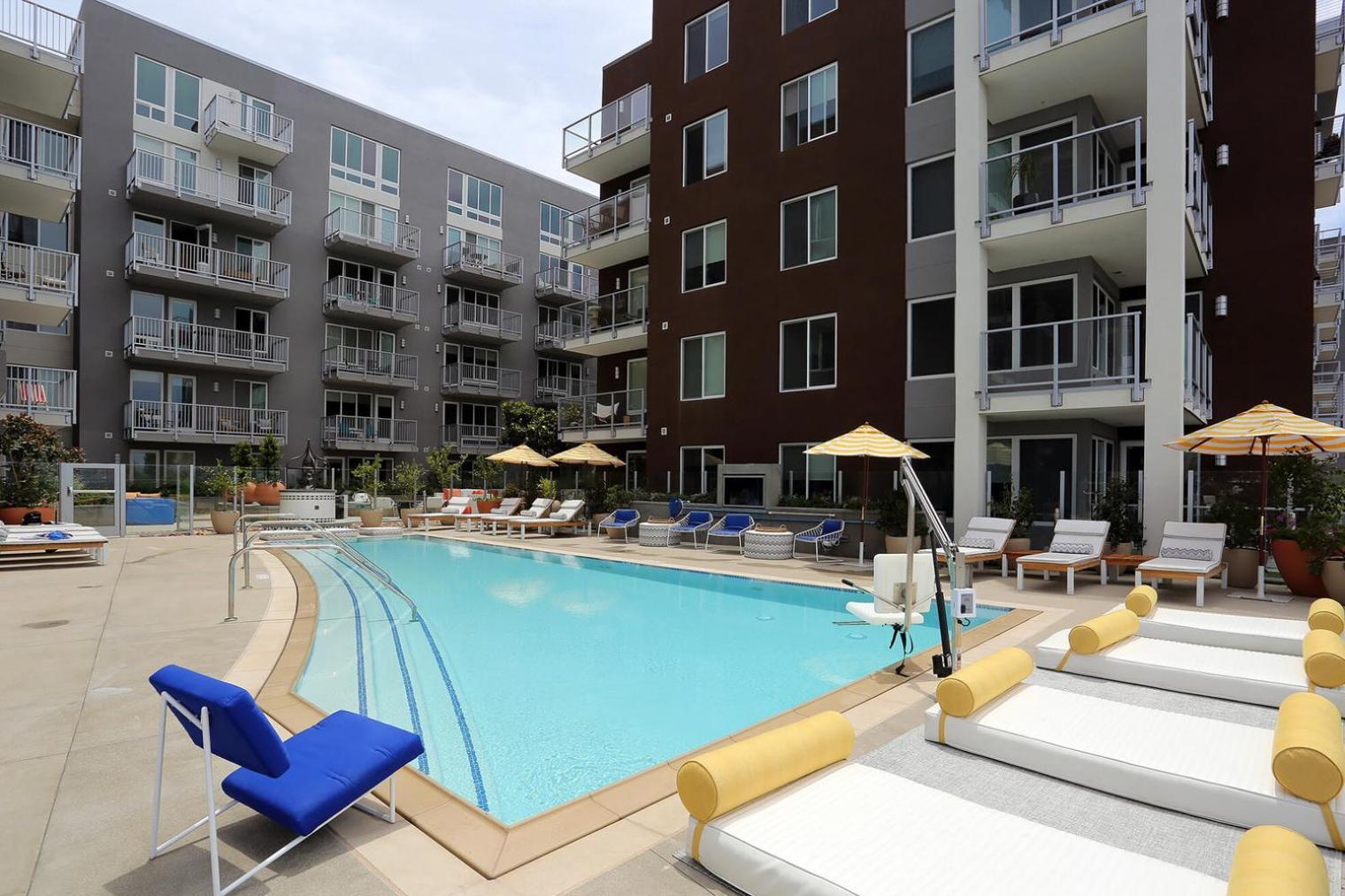 Apartment Little Italy W Gym Pool Nr Light Rail San-6