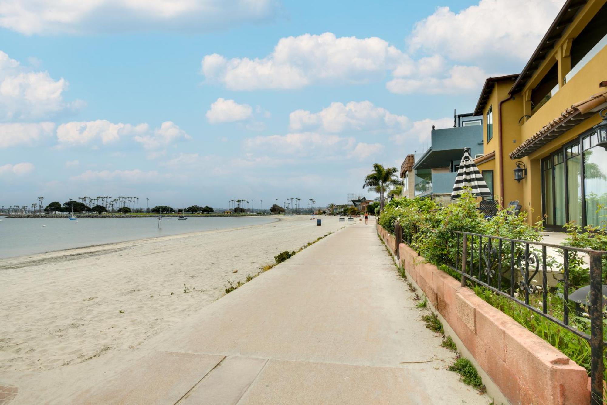 With Deck Walk To Mission Beach! * San Diego