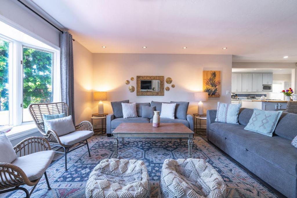 La Jolla Village's Premier Haven *