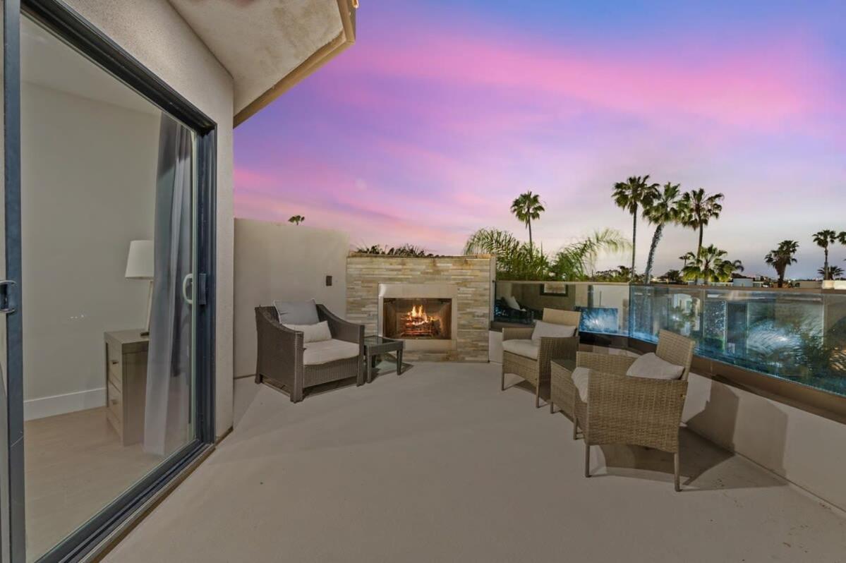 Holiday home Beachside Bliss- 3-story Sleeps 12