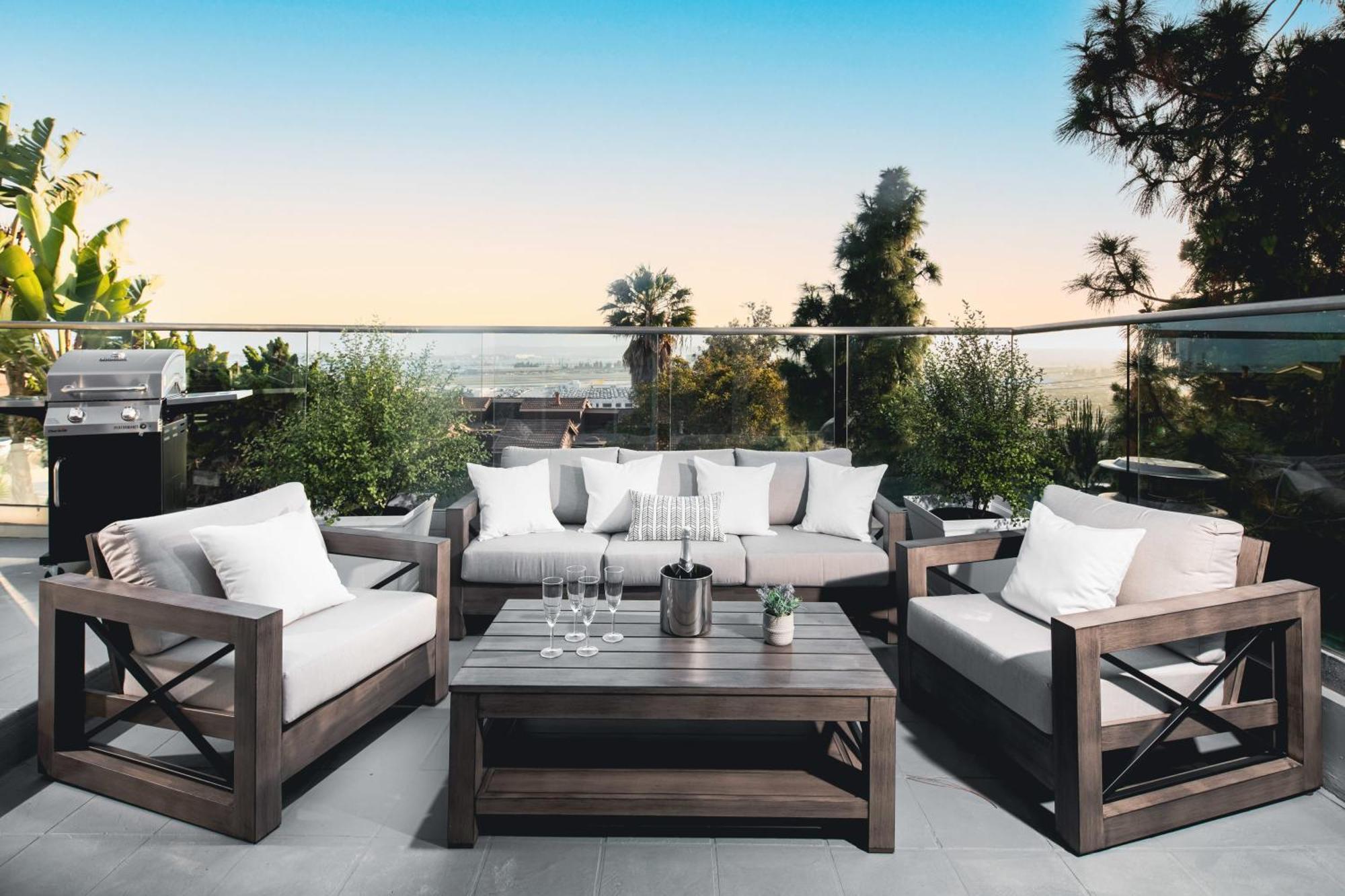 3 Bedroom With Ocean View Jacuzzi And Parking *
