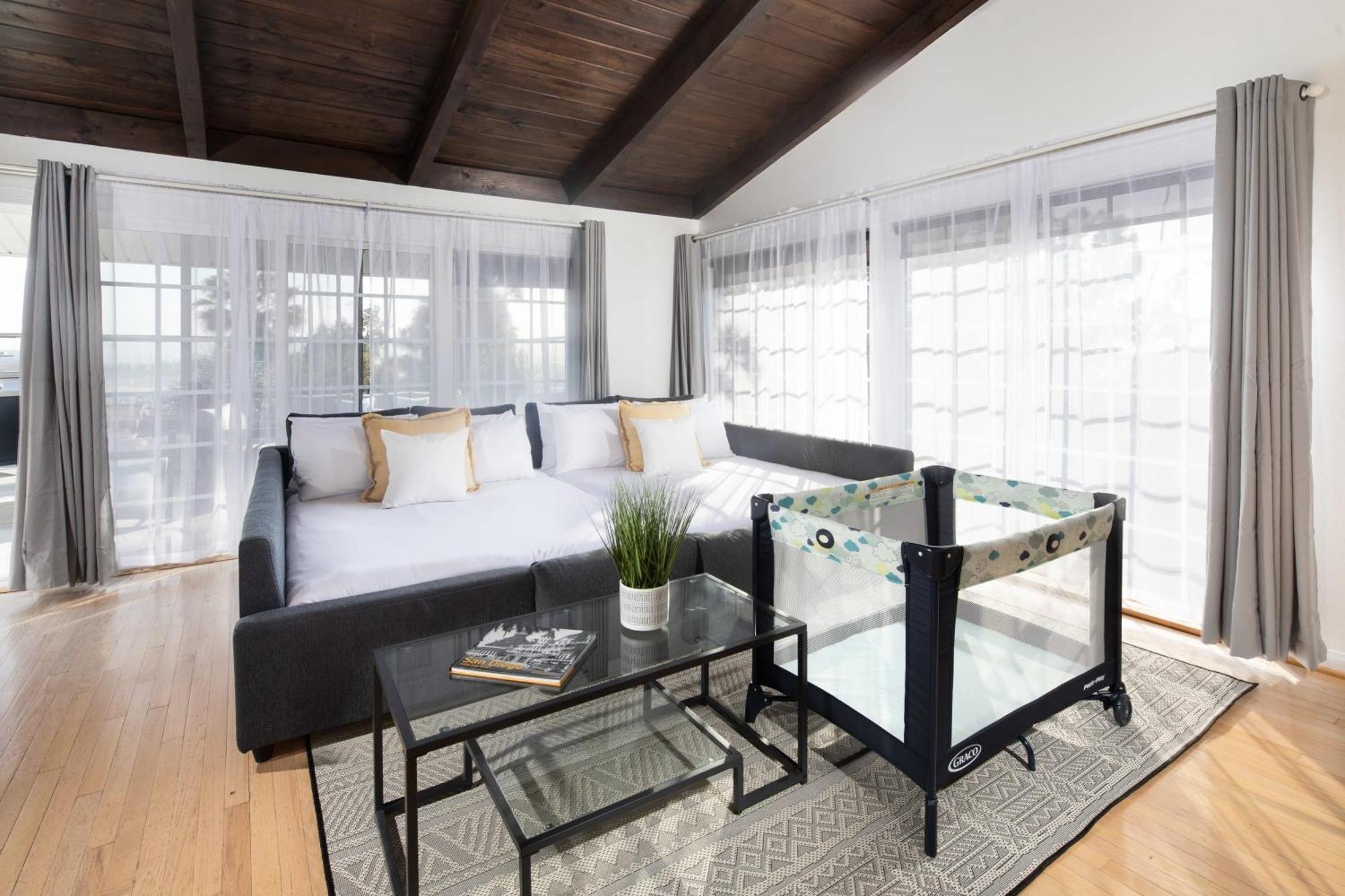 3 Bedroom With Ocean View Jacuzzi And Parking Holiday home *