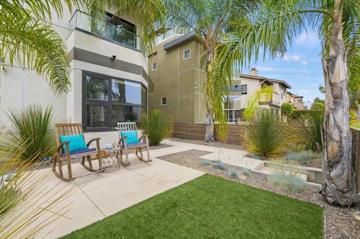 Beachside Bliss- 3-story Sleeps 12 *