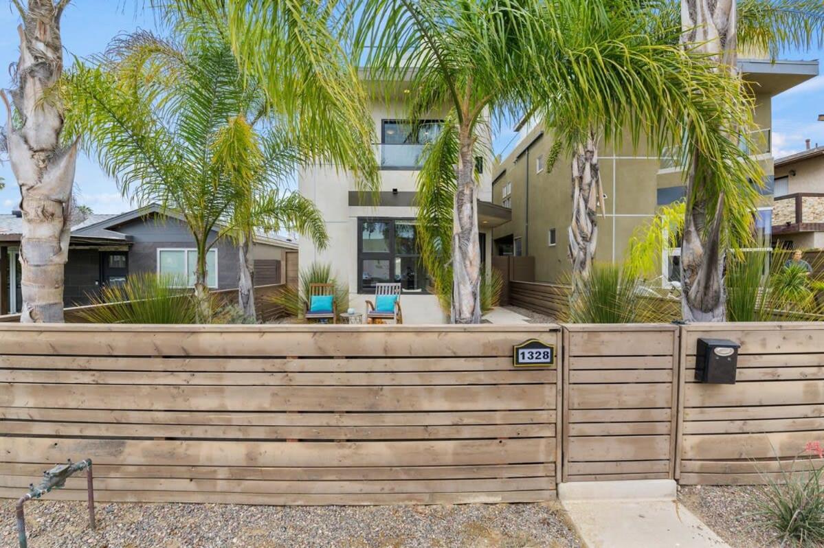 Holiday home Beachside Bliss- 3-story Sleeps 12