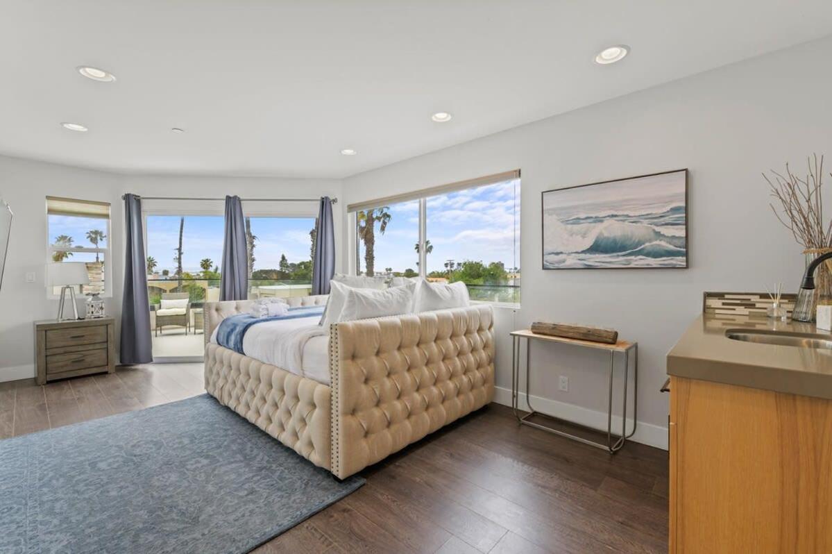 Holiday home Beachside Bliss- 3-story Sleeps 12 *