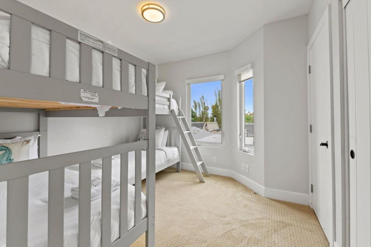 Beachside Bliss- 3-story Sleeps 12 Holiday home