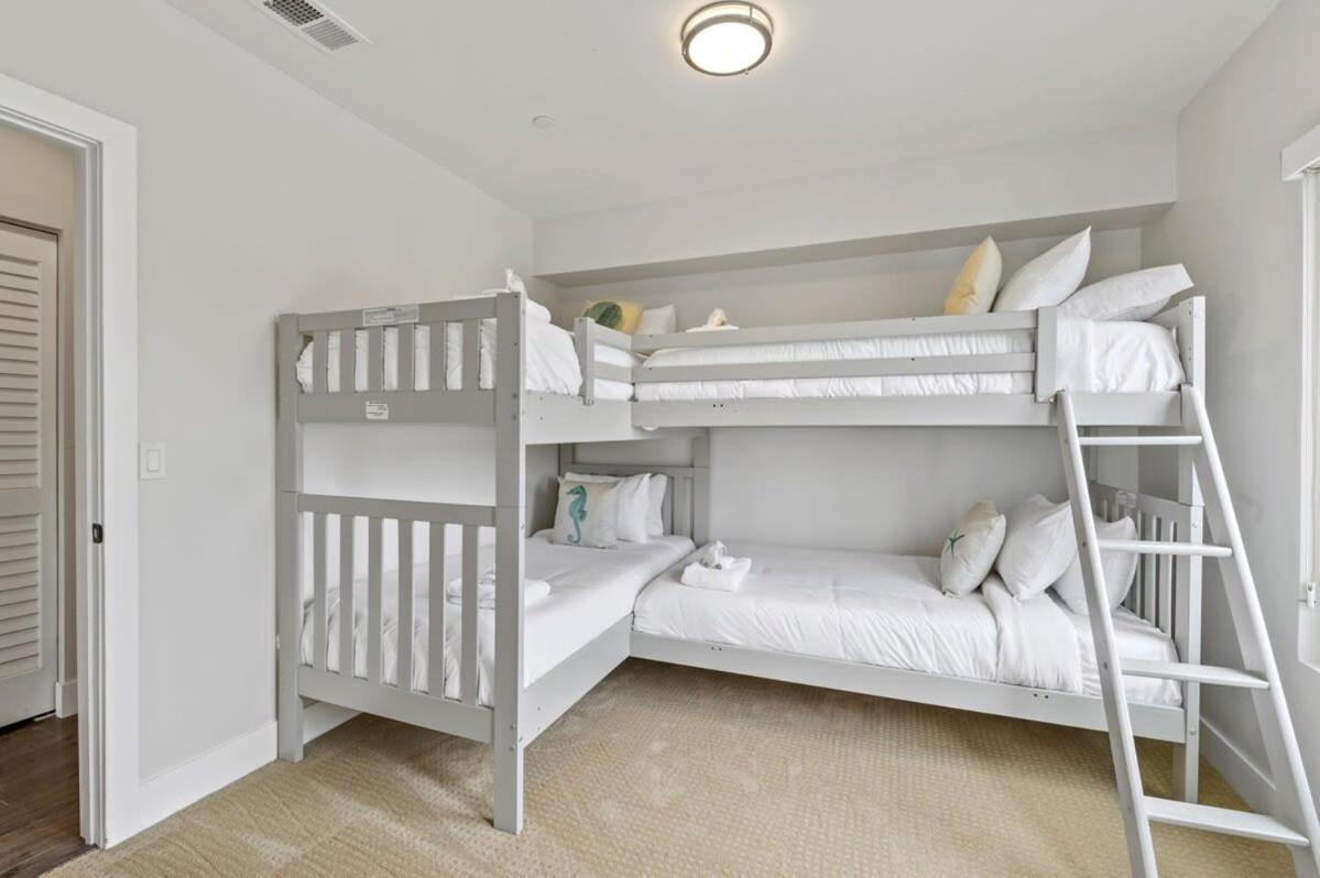 Beachside Bliss- 3-story Sleeps 12 Holiday home *