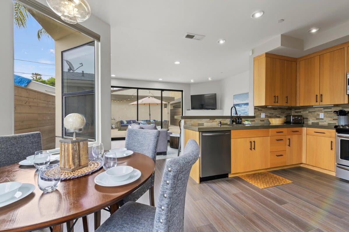 Beachside Bliss- 3-story Sleeps 12 * San Diego