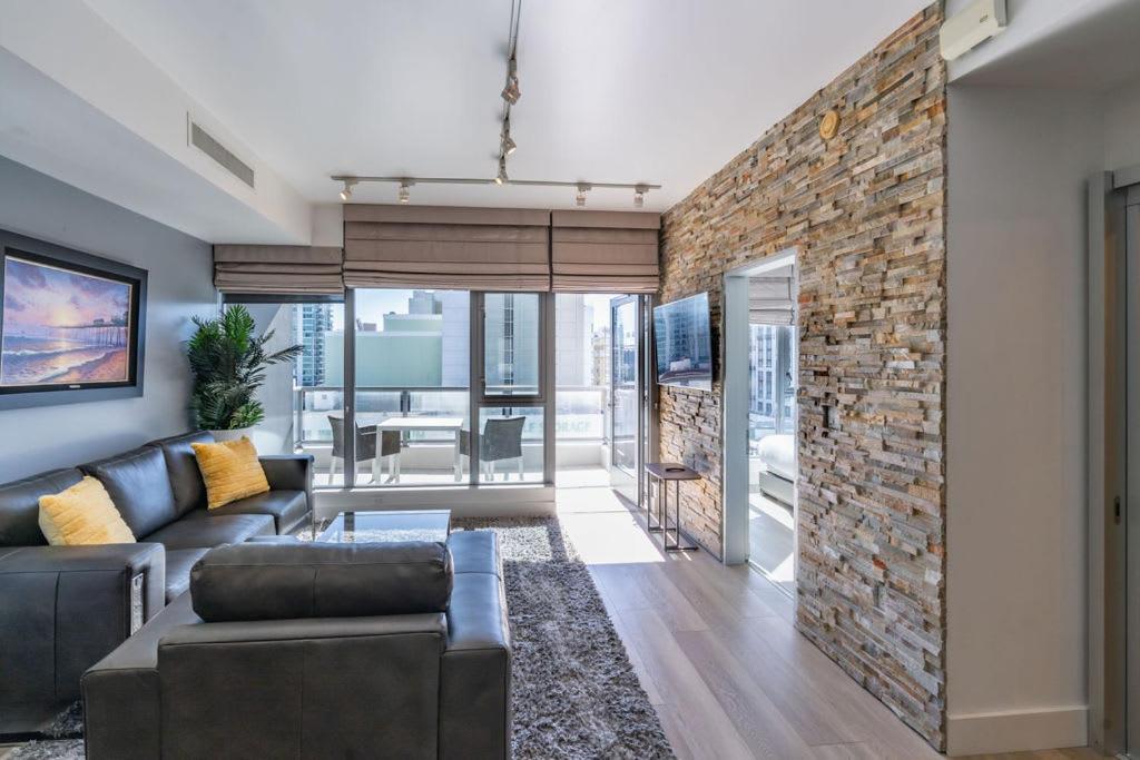 Skyline Escape In The Heart Of Downtown Holiday home *