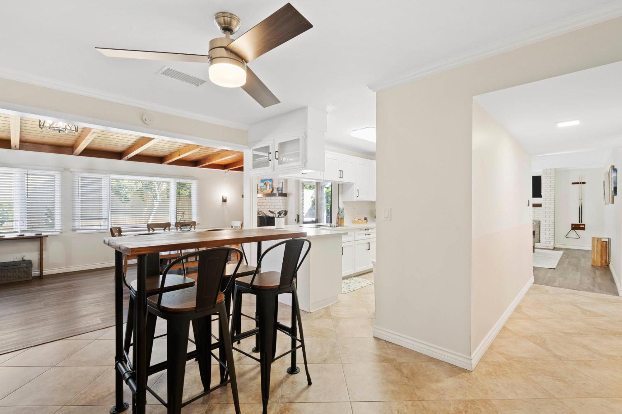 Holiday home The Sweet Escape Pool Table Grill &