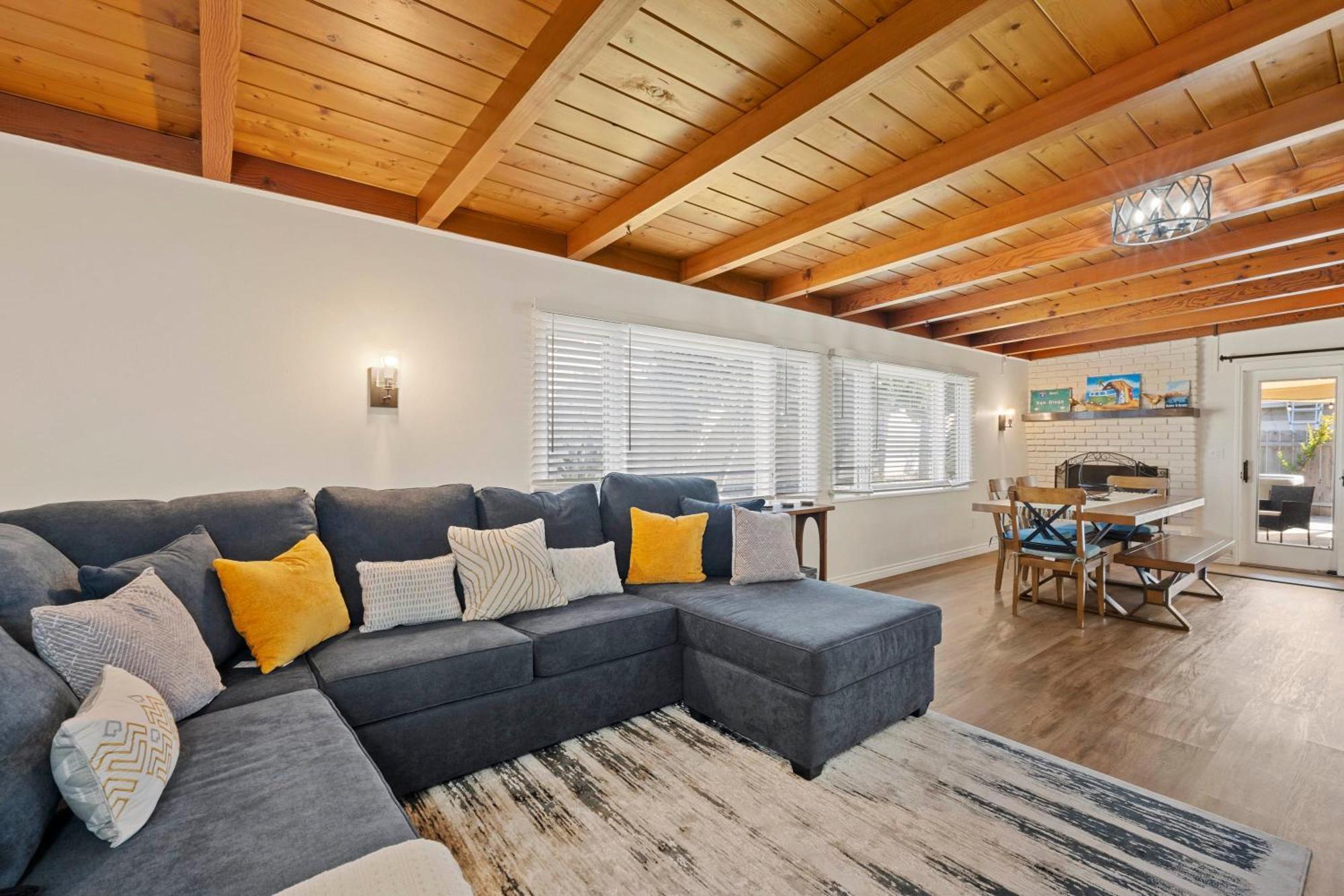 Holiday home The Sweet Escape Pool Table Grill &