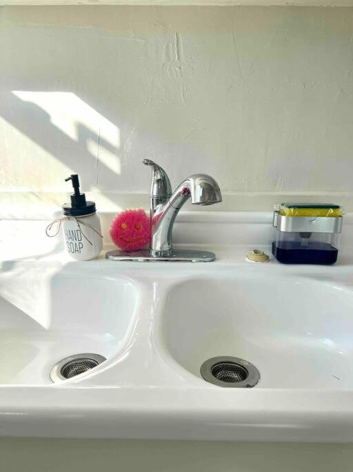 Minimalist 1 Bed By Airport & Old Town Apartment