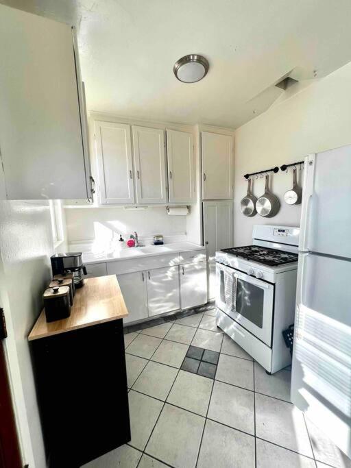 Apartment Minimalist 1 Bed By Airport & Old Town *