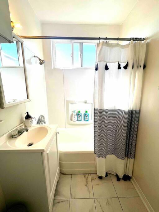 Apartment Minimalist 1 Bed By Airport & Old Town *