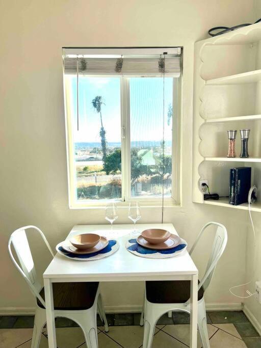 Minimalist 1 Bed By Airport & Old Town *