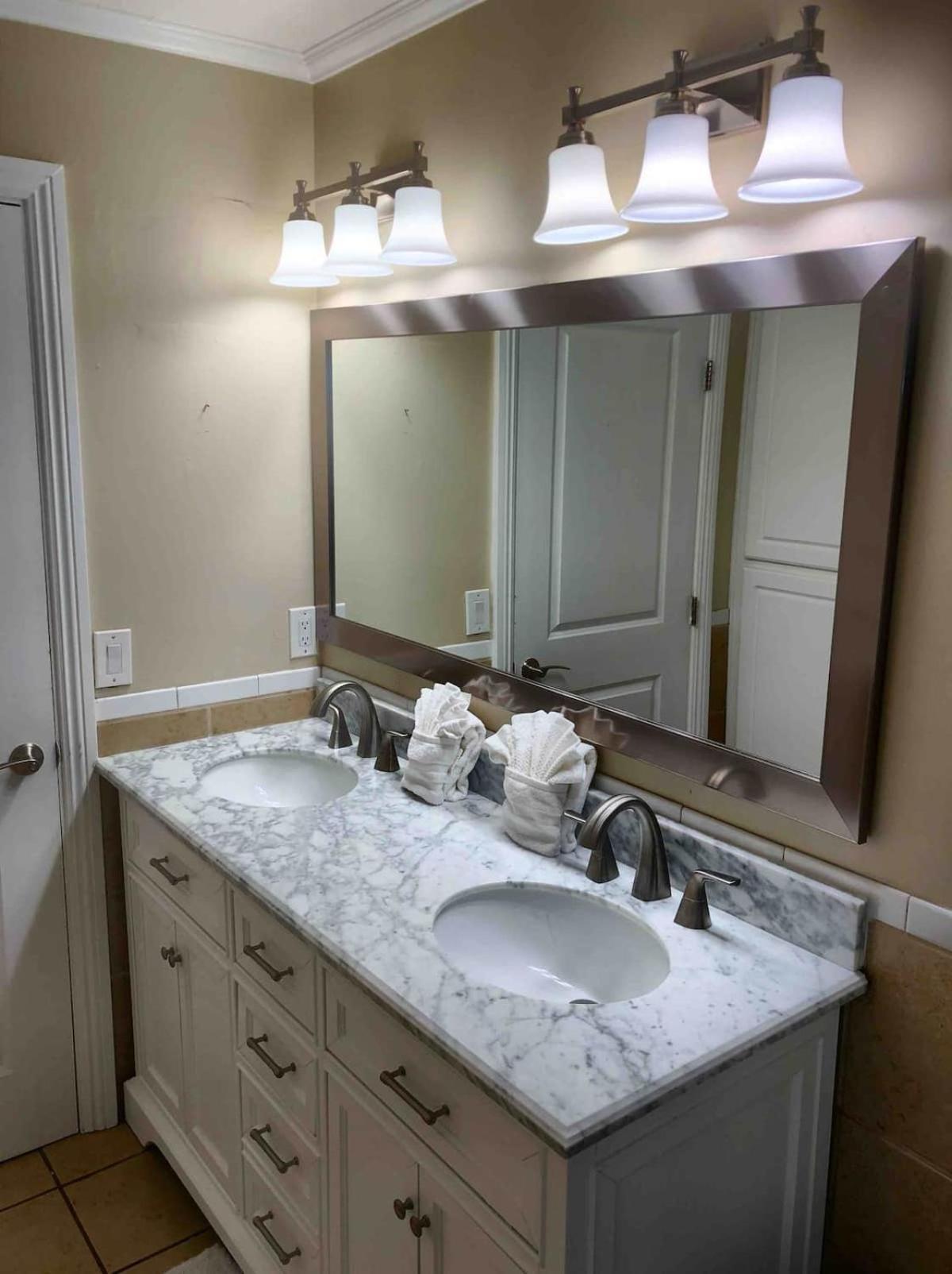 Mission Townhome Getaway Apartment