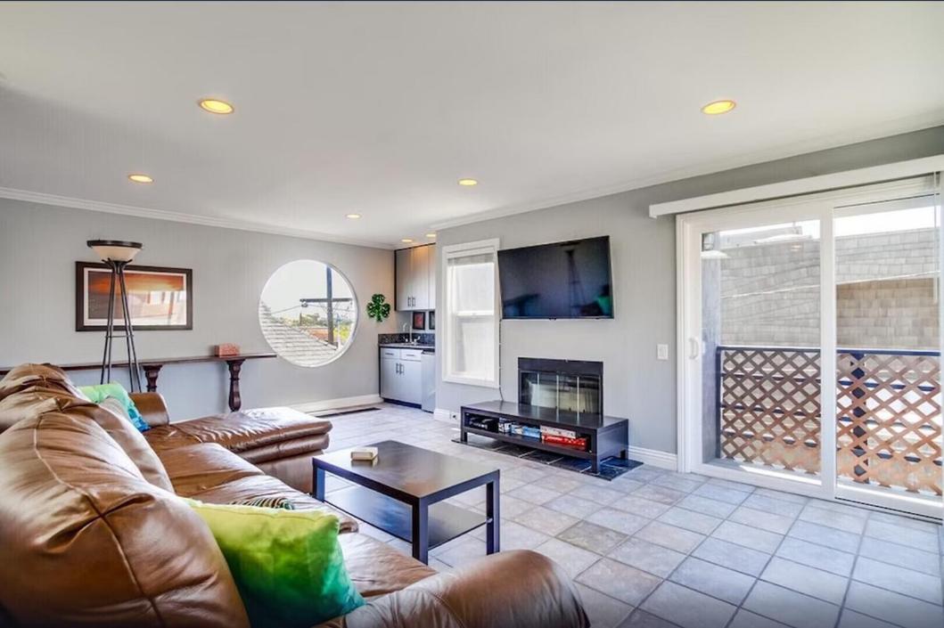Mission Townhome Getaway *
