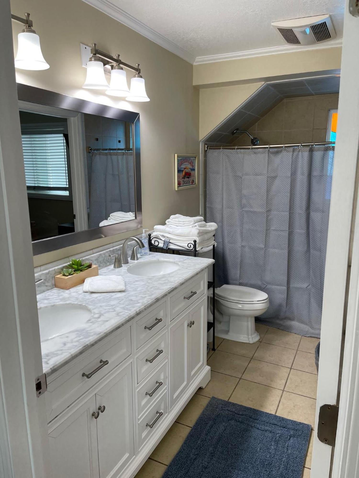 Apartment Mission Townhome Getaway