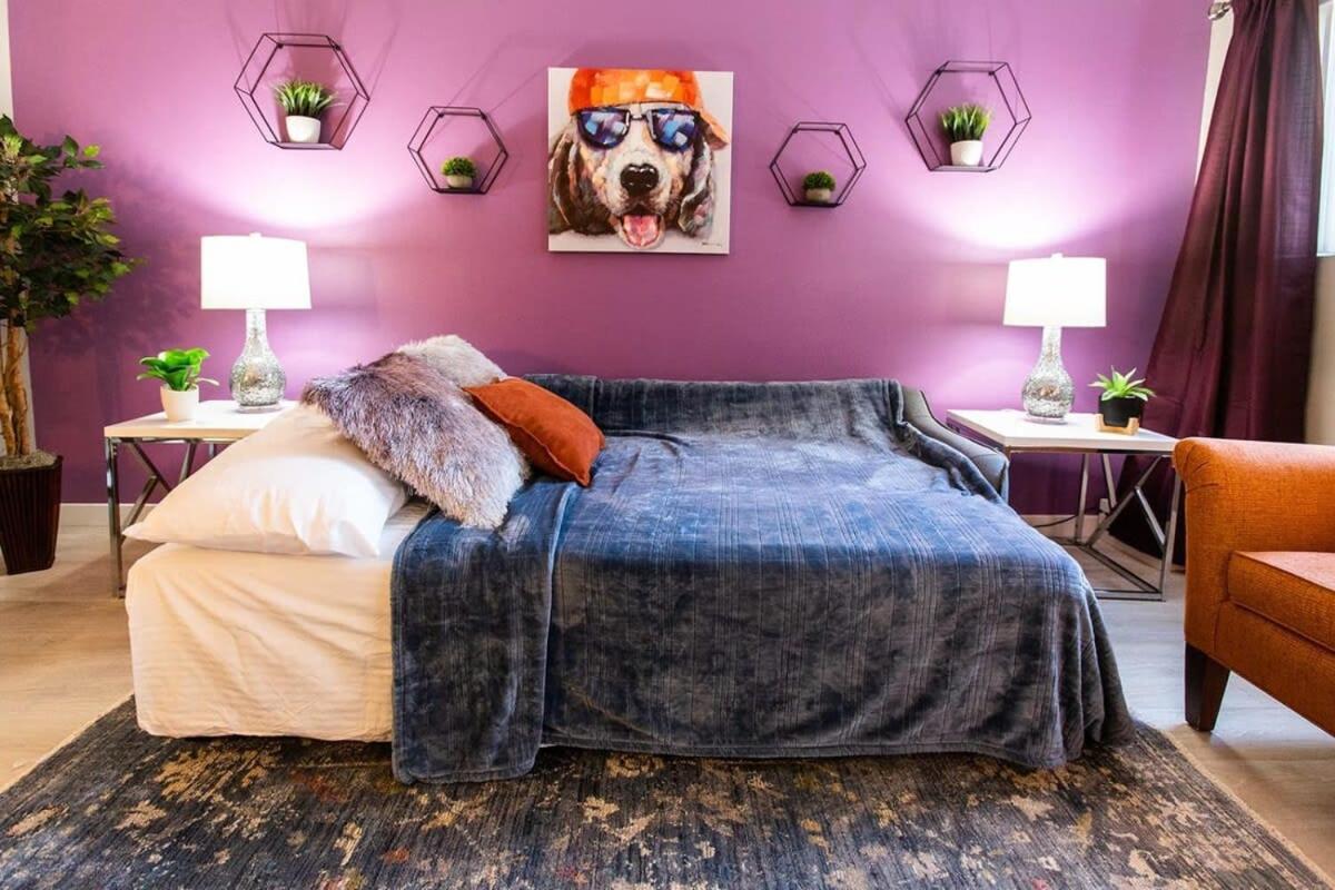 Healthcare-professionals-king-freeparking-wifi-pet San Diego