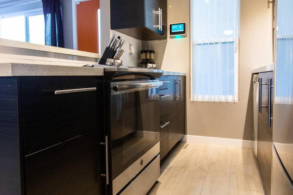 Healthcare-professionals-king-freeparking-wifi-pet Apartment