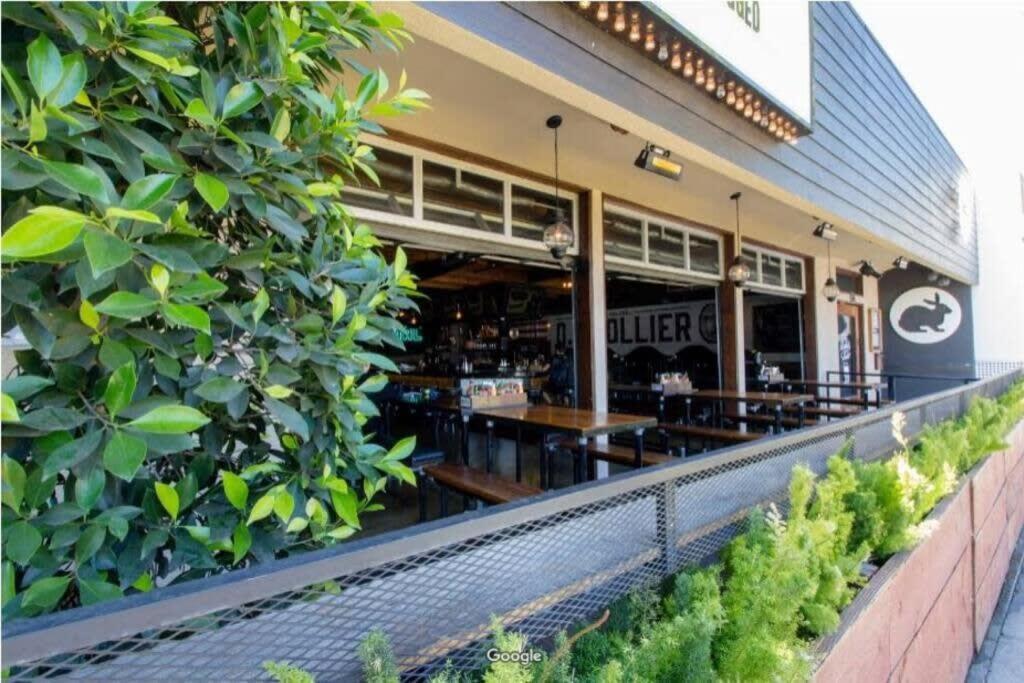 Healthcare-professionals-king-freeparking-wifi-pet Apartment San Diego
