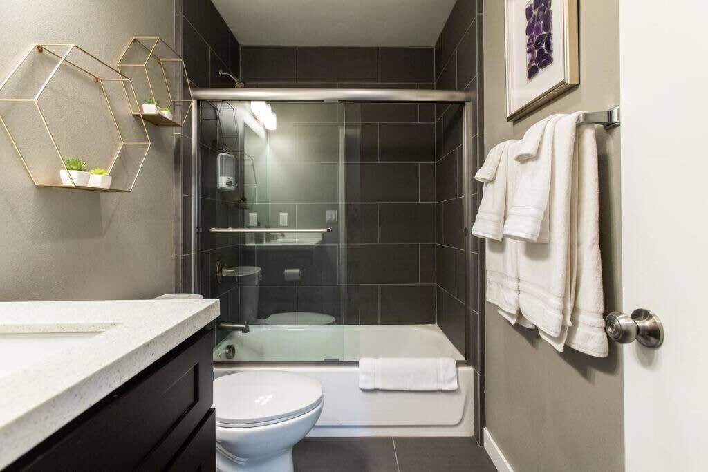 Healthcare-professionals-king-freeparking-wifi-pet