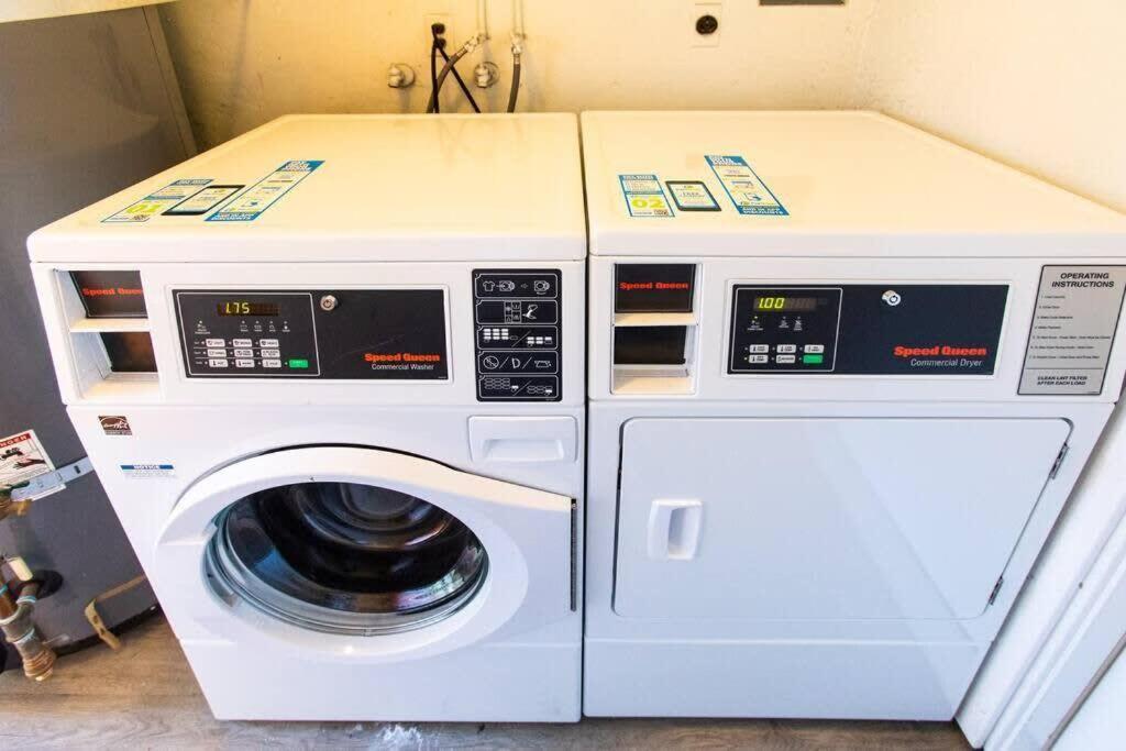 Healthcare-professionals-king-freeparking-wifi-pet * San Diego