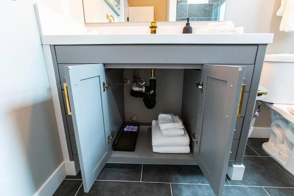 Apartment Restaurants-pets-professionals-fastwifi-a C-patios San Diego