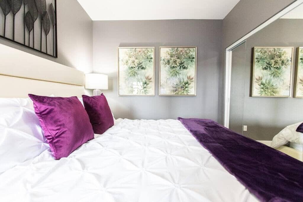 Restaurants-pets-professionals-fastwifi-a C-patios Apartment San Diego