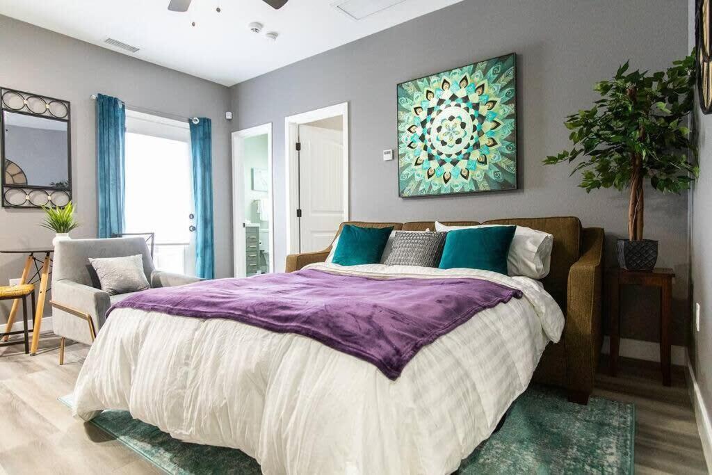 Restaurants-pets-professionals-fastwifi-a C-patios Apartment