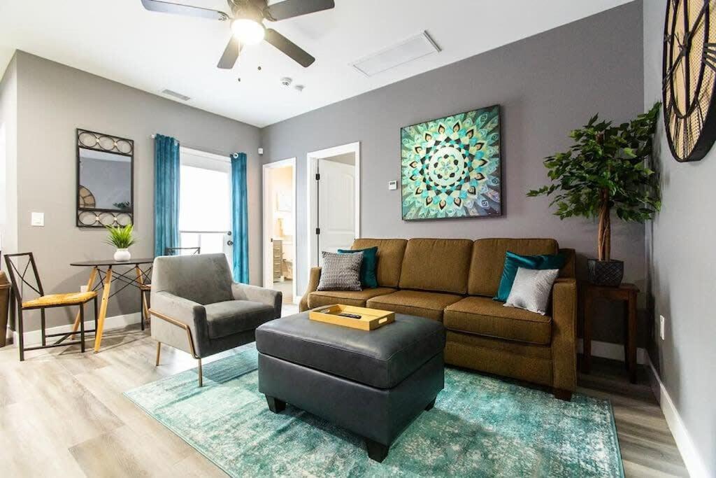 Apartment Restaurants-pets-professionals-fastwifi-a C-patios San Diego