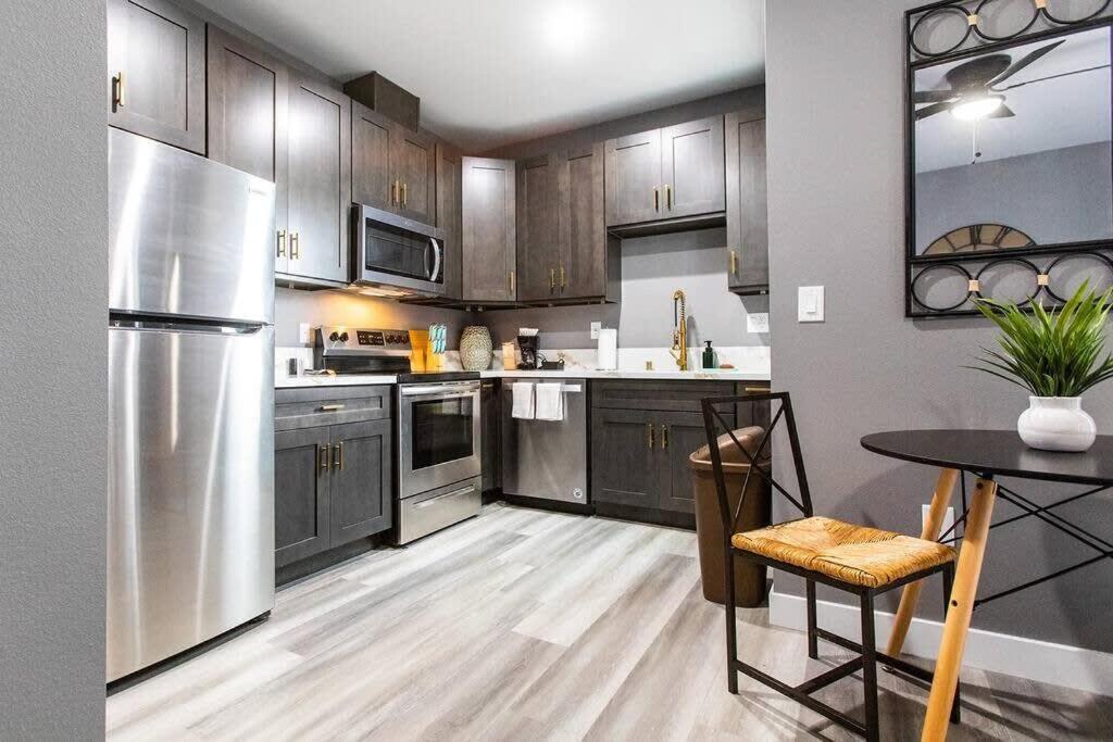 Apartment Restaurants-pets-professionals-fastwifi-a C-patios
